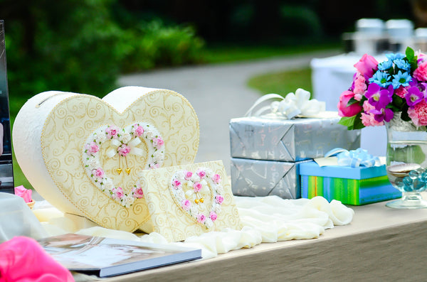 How to Set up Your Wedding Guest Book Table